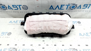 The Ford Mustang mk6 18-23 passenger airbag in the dashboard has a rusty piston.