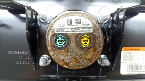 The Ford Mustang mk6 18-23 passenger airbag in the dashboard has a rusty piston.