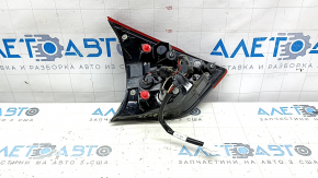 The right inner taillight on the trunk lid of a Nissan Rogue 17-20 is worn.