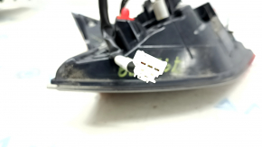 The right inner taillight on the trunk lid of a Nissan Rogue 17-20 is worn.