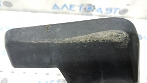 The front left mudguard of a Nissan Rogue 14-20 is worn.