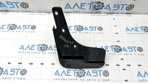 The front right mudguard of a Nissan Rogue 14-20 is worn.