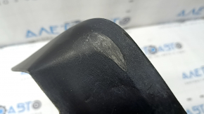 The front right mudguard of a Nissan Rogue 14-20 is worn.