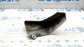 The rear right mudguard of a Nissan Leaf 18-25 is worn out.