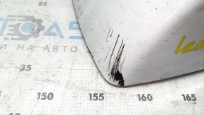 The rear right mudguard of a Nissan Leaf 18-25 is worn out.