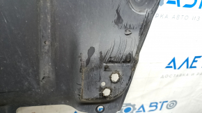 The rear engine guard of a Nissan Leaf 18-24 (40 kWh) is worn out.