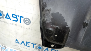 The rear engine guard of a Nissan Leaf 18-24 (40 kWh) is worn out.
