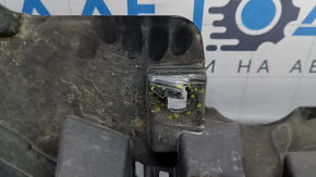 The front bumper guard of the Audi A3 8V 15-16 is worn out and the mount is broken.