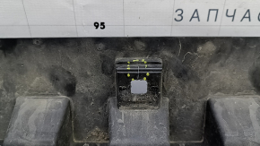 The front bumper guard of the Audi A3 8V 15-16 is worn out and the mount is broken.