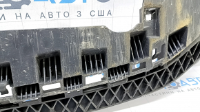 The front bumper guard of the Audi A3 8V 15-16 is worn out and the mount is broken.