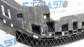 The front bumper guard of the Audi A3 8V 15-16 is worn out and the mount is broken.