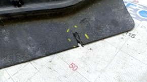 The rear right fender liner of the front part of the Hyundai Elantra AD 19-20 is torn.