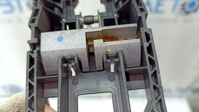 The rear left door handle mechanism of the Audi Q3 83A 19-25 has a broken mount.