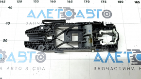 The front left door handle mechanism of the Audi Q3 83A 19-25 has a broken mount.