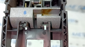 The front left door handle mechanism of the Audi Q3 83A 19-25 has a broken mount.