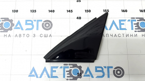 Triangle plug for the front left door of the Audi Q3 83A 19-25, glossy black