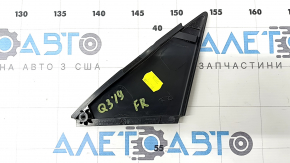 Triangle plug for the front right door of the Audi Q3 83A 19-25, glossy black
