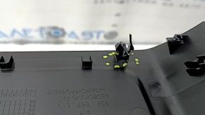 The interior mirror cover for the Audi Q3 83A 19-25 is black and has broken fasteners.