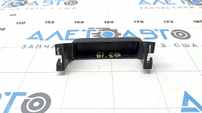 The emblem and inscription Quattro radiator grille of the Audi Q3 83A 19-25