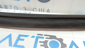 The front left door seal for the Audi Q3 83A 19-25 is worn out.