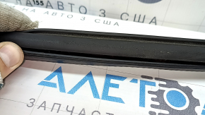 The front left door seal for the Audi Q3 83A 19-25 is worn out.