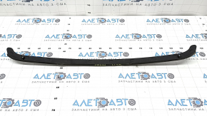 The hood seal on the Audi Q3 83A 19-25 is broken.
