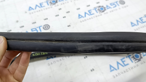 The front left door seal for BMW X1 F48 16-22 is worn out.