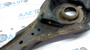 The lower control arm under the rear right spring of Mazda 6 18-21 is rusty, the silent block needs to be replaced