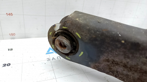 The lower control arm under the rear right spring of Mazda 6 18-21 is rusty, the silent block needs to be replaced