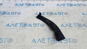 The left windshield wiper seal for an Audi A3 8V 15-20 is broken.