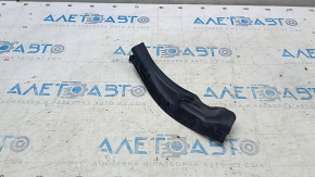 The left windshield wiper seal for an Audi A3 8V 15-20 is broken.