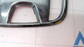 Honda Accord 16-17 grill emblem, sand, crack