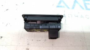 Button for closing the trunk door VW Tiguan 18-24