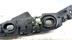 The front bumper mount, left, VW Tiguan 18-20, is broken.