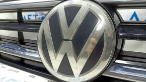 Radiator grille VW Tiguan 18-21 R-Line, with emblem, radar-compatible, anti-chrome, sand, scratches, chips