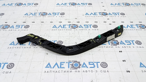 The rear bumper mount on the left Kia Sorento 16-20 is broken.