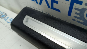 Front right door sill trim for VW Tiguan 18-24, black with chrome insert, R-Line, scratches, broken fastener, crack