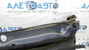 Kia Sorento 16-20 plastic windshield wiper grille seal peeled off