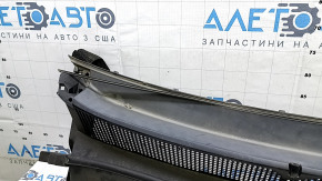Kia Sorento 16-20 plastic windshield wiper grille seal peeled off