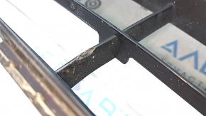 Lower grille of the front bumper of the Kia Sorento 19-20 without radar, tears, deformed, scratches