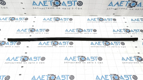 Jeep Grand Cherokee WL 21-25 front left door lower seal