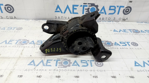 The left engine mount of a Hyundai Santa FE Sport 13-18 2.4 is cracked.