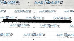 Inner glass seal for the rear left door of a Jeep Grand Cherokee WL 21-25 long