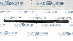 Inner glass seal for the rear left door of a Jeep Grand Cherokee WL 21-25 long