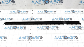 Inner glass seal for the rear right door of a Jeep Grand Cherokee WL 21-25 long
