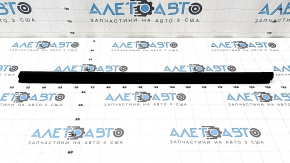 Inner glass seal for the front left door of a Jeep Grand Cherokee WL 21-25