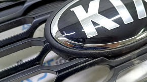 Kia Sorento 19-20 grille with emblem, black with chrome trim, sand, scratches