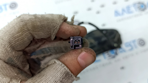 The left tailgate tilt sensor for a Jeep Grand Cherokee WL 21-25 long has come loose and the connector is broken.