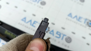 The left tailgate tilt sensor for a Jeep Grand Cherokee WL 21-25 long has come loose and the connector is broken.