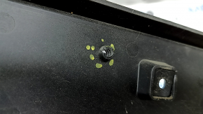 Jeep Grand Cherokee WL 21-25 long front bumper license plate area, cracks in the fasteners